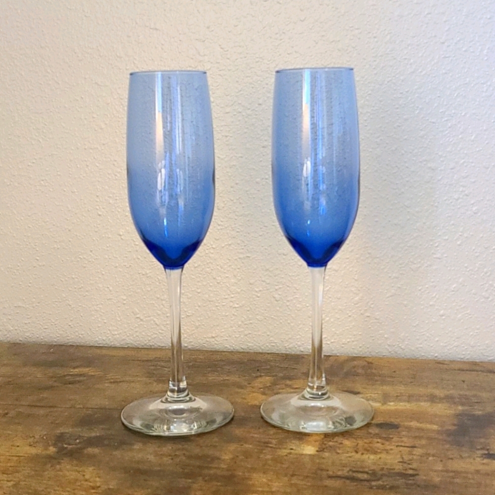 Vintage blue ombre champagne glasses